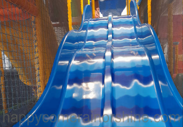 Double blue slide at Wacky Warehouse Vine Inn.