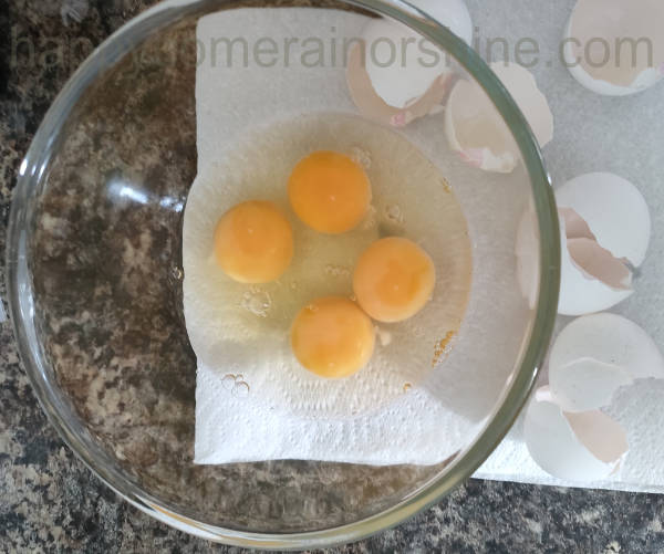 white shell uk eggs with yellow yolks